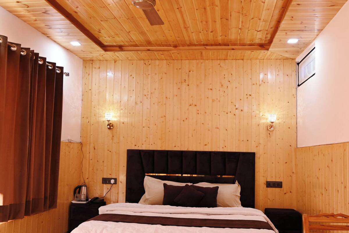 Superior Room | In-room safe, desk, blackout drapes, iron/ironing board