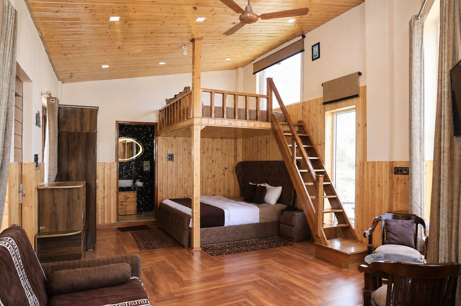 Family Room | In-room safe, desk, laptop workspace, blackout curtains