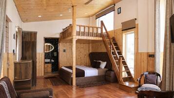 Family Room | In-room safe, desk, laptop workspace, blackout curtains