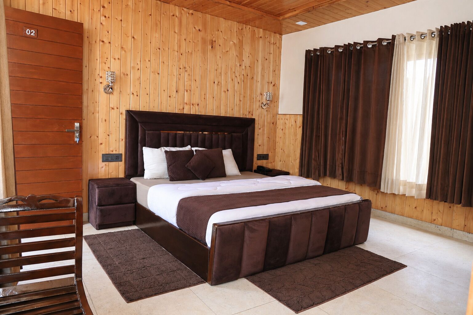 Deluxe Room | In-room safe, desk, laptop workspace, blackout drapes
