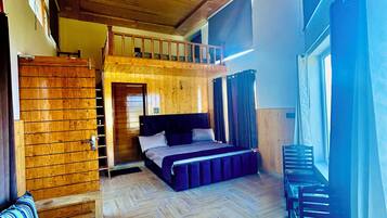 Caja de seguridad en la habitación, escritorio y cortinas blackout