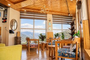Reception - Hotel Amadeus (Tehri)