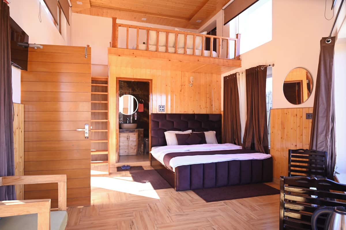 Family Room | In-room safe, desk, blackout drapes, iron/ironing board