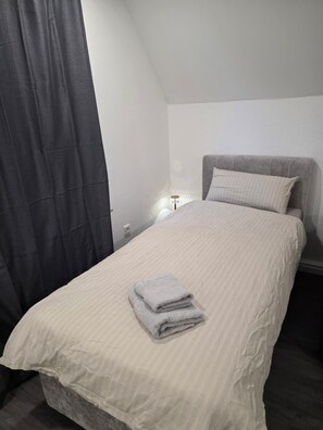 1 bedroom, WiFi, bed sheets - Comfortable accommodation ideal for fitters & guests in Löhne near the highway (Löhne)