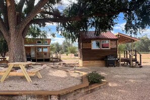 Terrace/patio - Bob White Tiny Cabin (Quitaque)