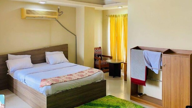 A bedroom with a bed, a wardrobe, a desk, and a chair. - Hotel Titas View Brahmanbaria (Brahmanbaria Sadar)
