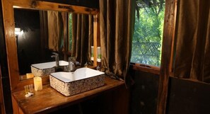 Bathtub, free toiletries, towels, soap - Hotel Titas View Brahmanbaria (Brahmanbaria Sadar)