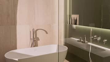Camera Luxury, balcone | Bagno | Asciugacapelli, bidet, asciugamani, sapone