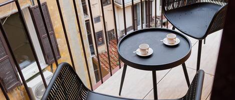 Luxury-Zimmer, Balkon | Terrasse/Patio