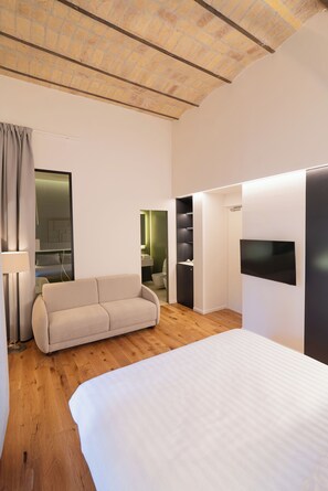 Luxury Room, Balcony | In-room safe, iron/ironing board, free WiFi - Eternal Suites Rome (Rome)