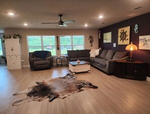 Televisión y chimenea 