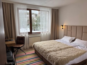 1 bedroom, desk, free WiFi, bed sheets