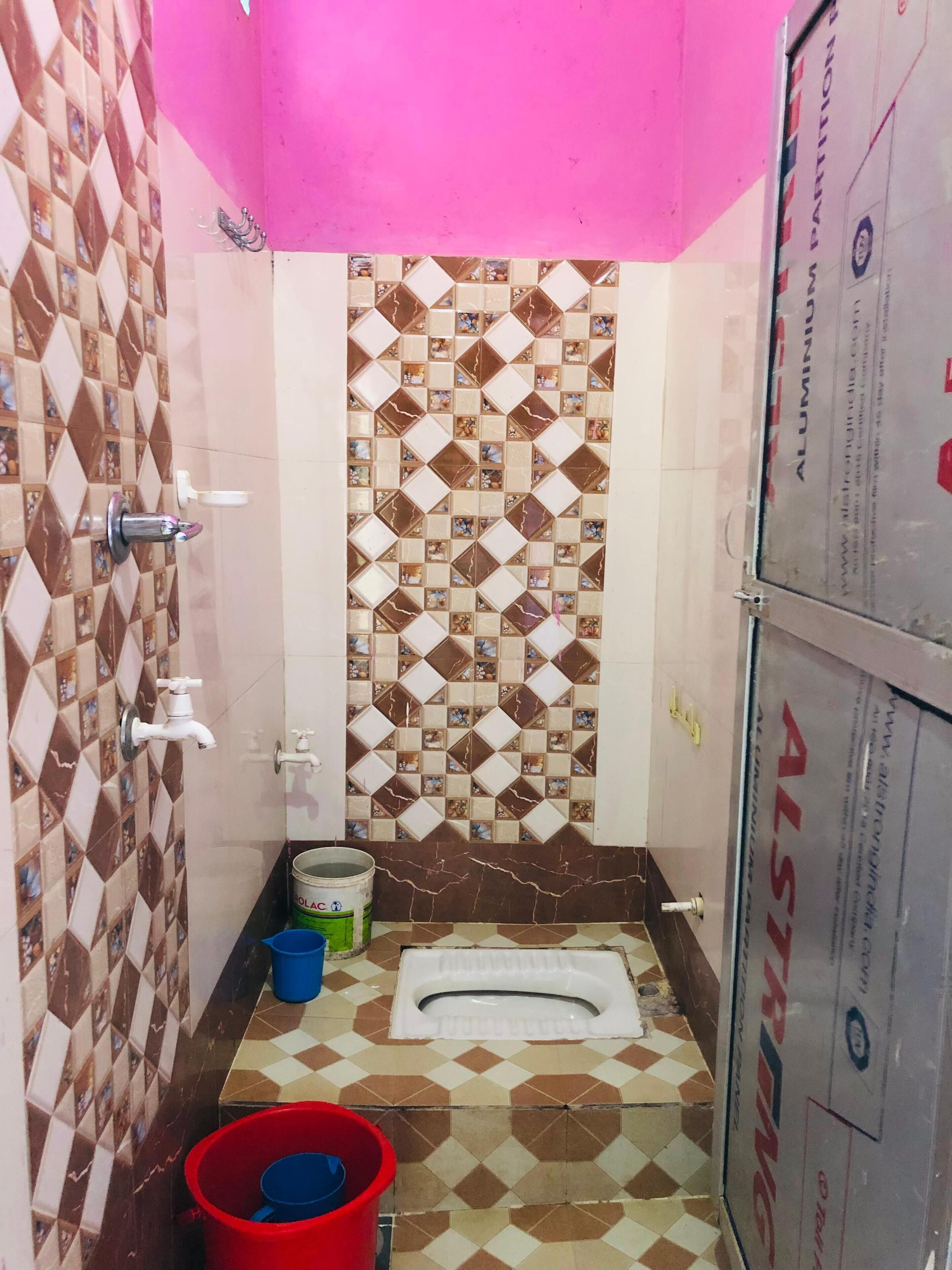 Comfort Double Room, Balcony, City View | Bathroom | Shower, free toiletries, towels, soap