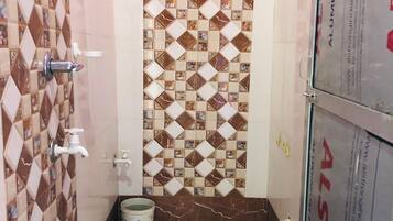 Comfort Double Room, Balcony, City View | Bathroom | Shower, free toiletries, towels, soap