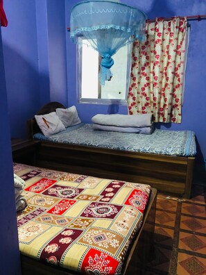 Shower, free toiletries, towels, soap - Umananda Hotel and Lodge (Birtamod)