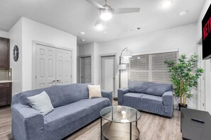 TV - Grand Prairie 2BR | IKEA, Epic Waters, Bass Pro (Grand Prairie)