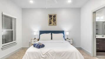 Desk, iron/ironing board, WiFi, bed sheets