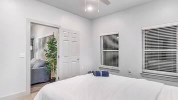 Desk, iron/ironing board, WiFi, bed sheets