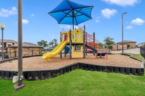 Children's area - Grand Prairie 2BR | IKEA, Epic Waters, Bass Pro (Grand Prairie)
