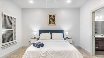 2 bedrooms, desk, iron/ironing board, WiFi