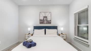 Desk, iron/ironing board, WiFi, bed sheets