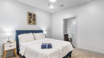 2 bedrooms, desk, iron/ironing board, WiFi