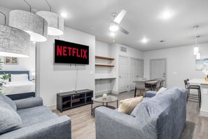TV - Grand Prairie 2BR | IKEA, Epic Waters, Bass Pro (Grand Prairie)