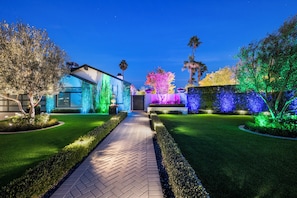 Property grounds - Luxe Garden Oasis Heated Pool, Spa & Fire Pit (Scottsdale)