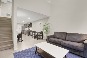 Smart TV - Downtown Loft Near Stadiums w/ Gym. Pet-Friendly! (Cleveland)
