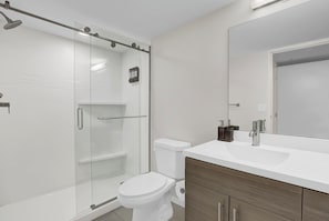 Shower, hair dryer, towels, soap - Downtown Loft Near Stadiums w/ Gym. Pet-Friendly! (Cleveland)