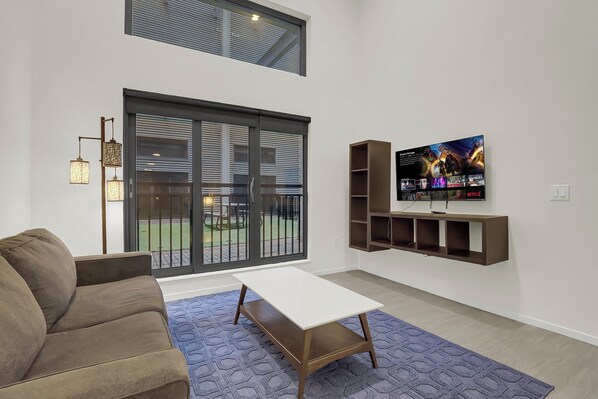Smart TV - Downtown Loft Near Stadiums w/ Gym. Pet-Friendly! (Cleveland)
