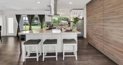 Beach Retreat, Heated Pool, Hot Tub, BBQ, Mini Golf