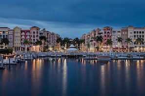 Marina - 2/3 Bedroom Home with Heated Pool & Golf in Gated Country Club Community (Naples)