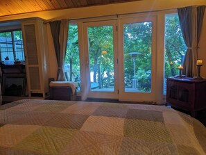 1 bedroom, bed sheets - Tranquility and so close to Boston (Concord)