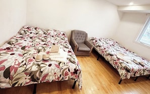 3 habitaciones, tabla de planchar con plancha, wifi y ropa de cama