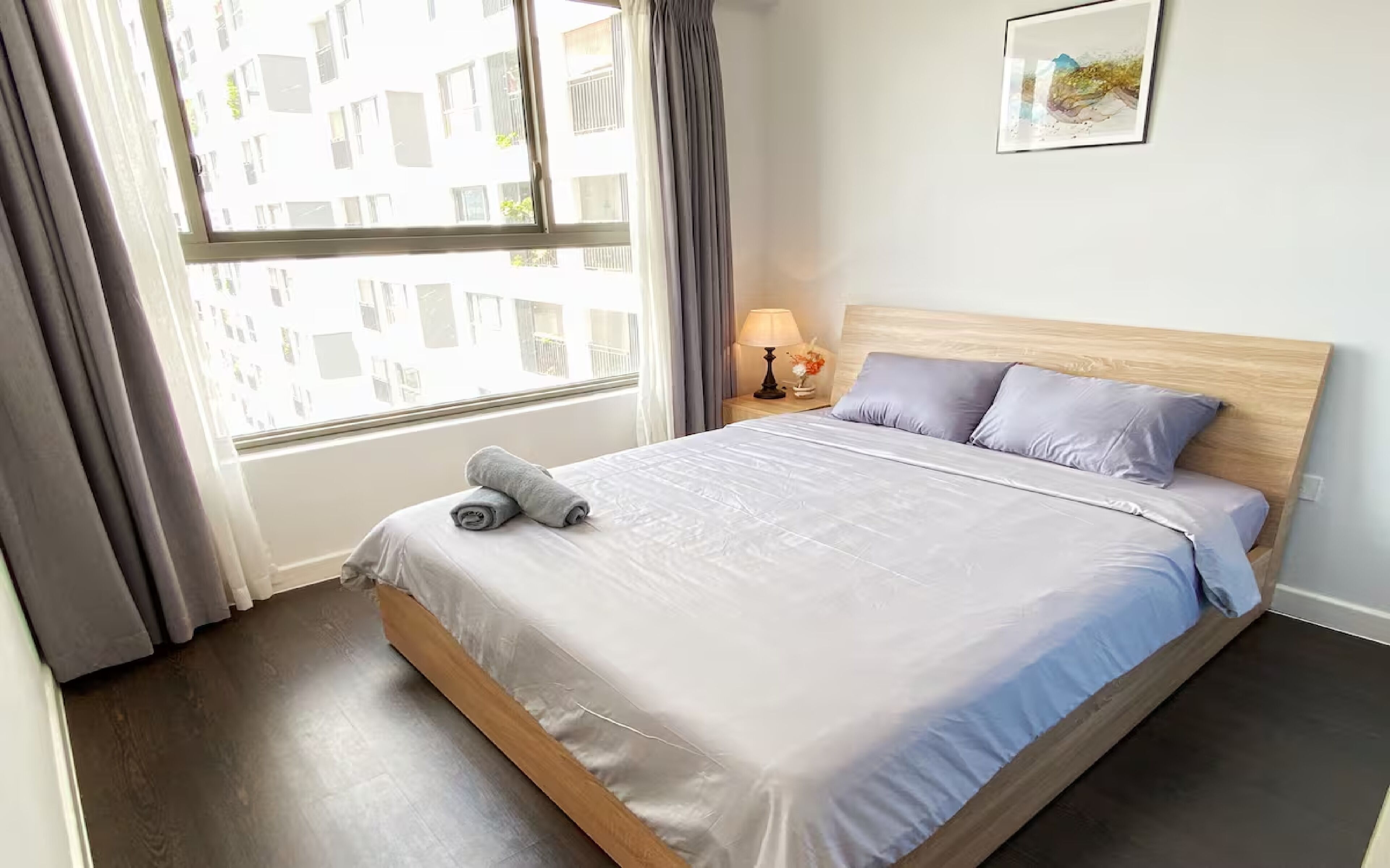 Luxury-Apartment, 2 Schlafzimmer, Stadtblick | Schreibtisch, laptopgeeigneter Arbeitsplatz, Verdunkelungsvorhänge