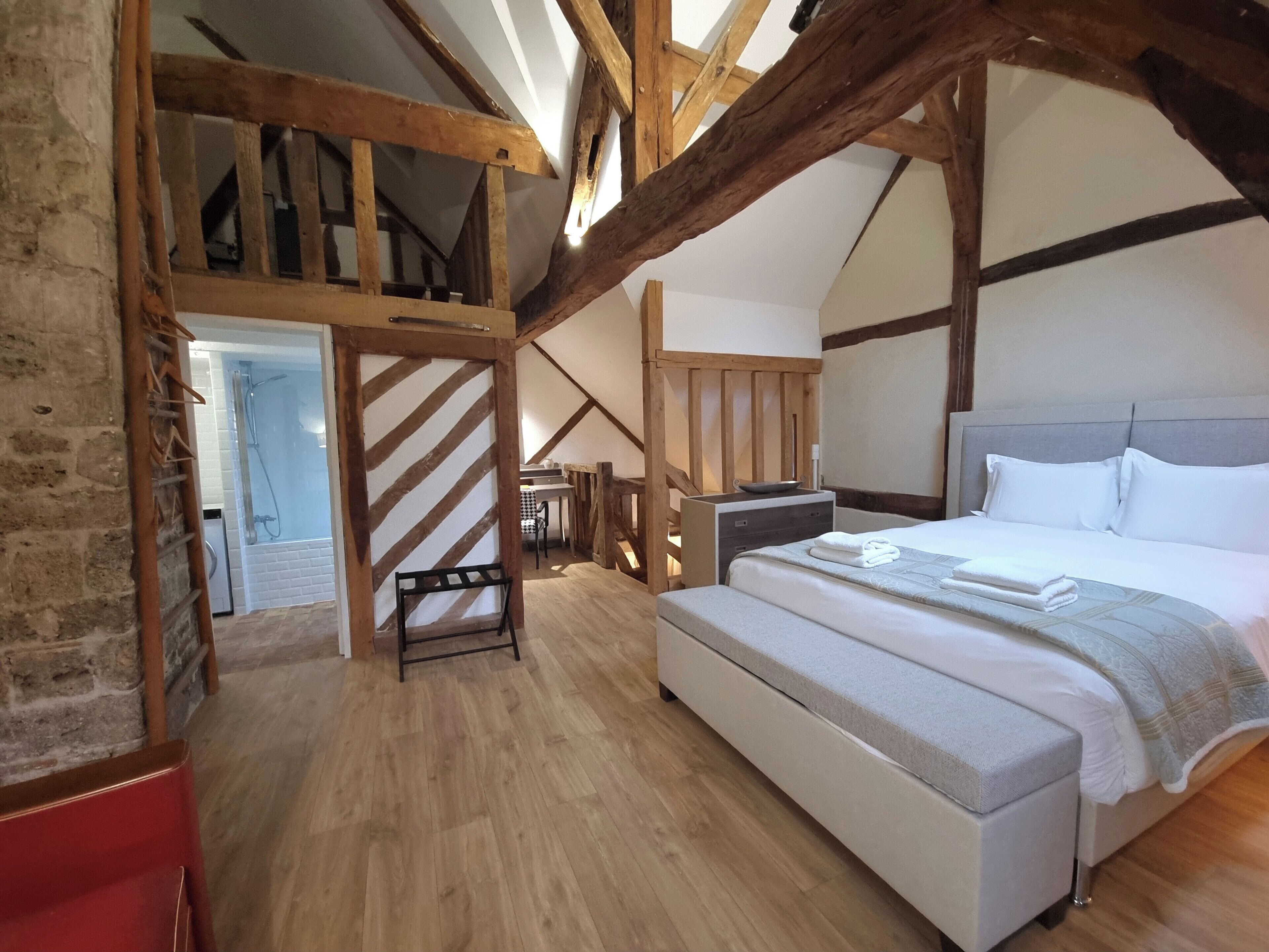 Iron/ironing board, travel crib, WiFi, bed sheets