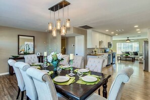 Dining - Poolside Scottsdale Oasis near Old Town & Ballparks (Scottsdale)