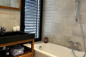 Douche, sèche-cheveux