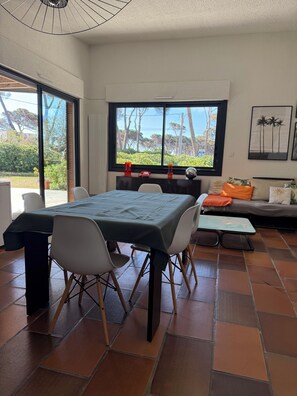 Dining - Villa with garden and sea view, a stone's throw from the beach - Presqu'île de Giens (Hyères)