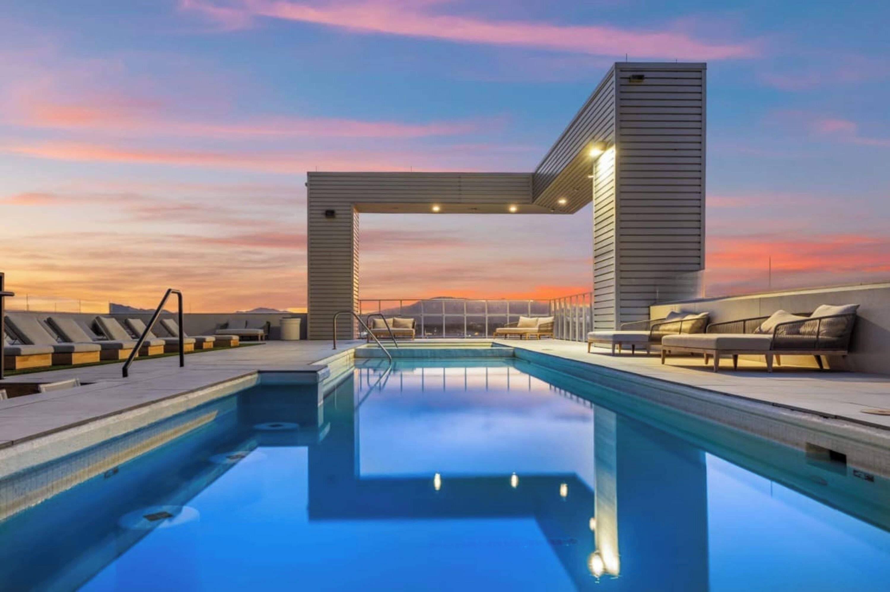 حمّام سباحة خارجي