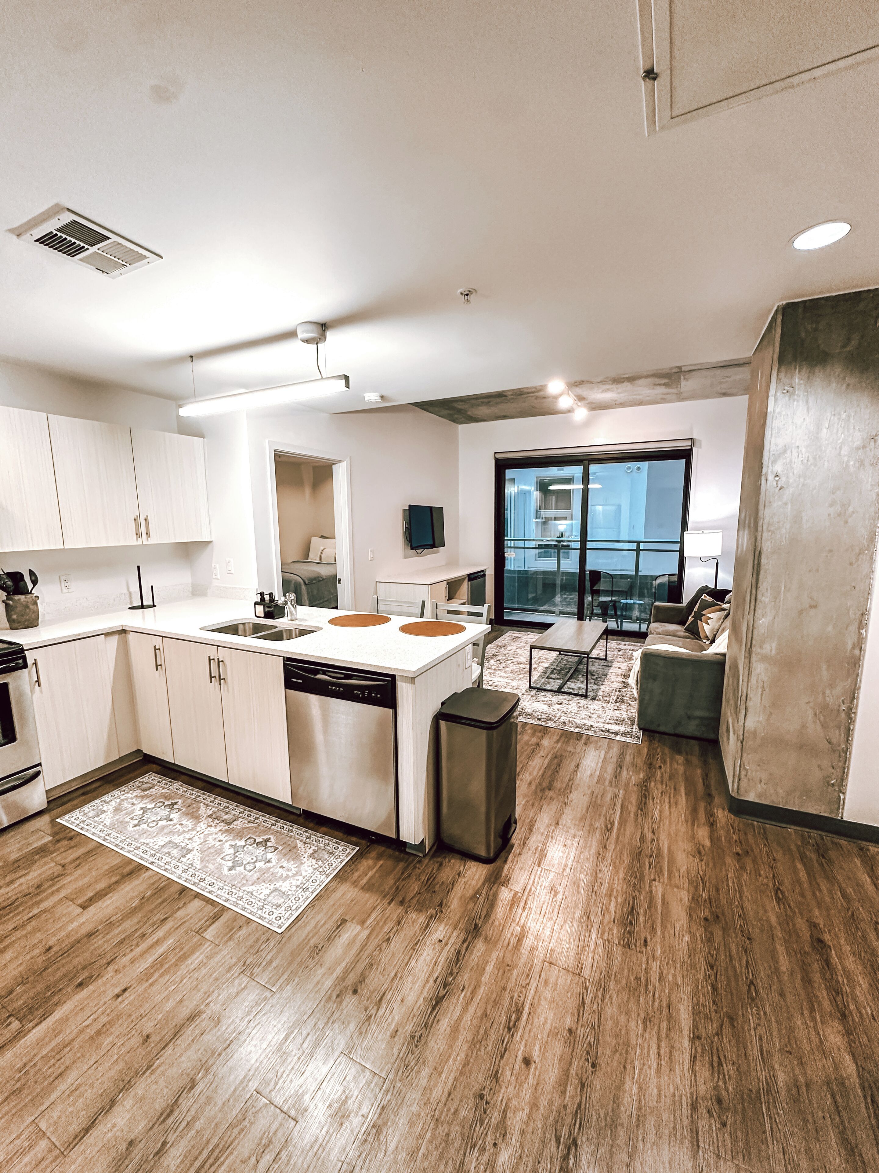 المنشأة من الداخل