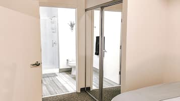 Signature Apartment, Non Smoking, Balcony | Individually decorated, individually furnished, desk, laptop workspace