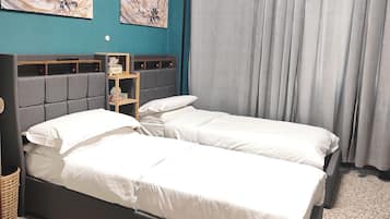 2 chambres, coffres-forts dans les chambres, fer et planche Ă repasser