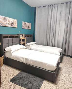 2 bedrooms, in-room safe, iron/ironing board, free WiFi