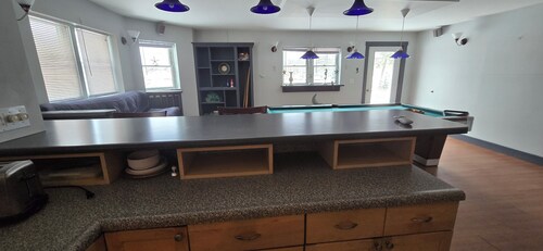 Lovely 1-bedroom waterfront apartment in Owls Head perfect for relaxing