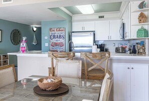 Dining - Pelican Isle 116🌊Gulf Front🏖️Beach Service (Fort Walton Beach)
