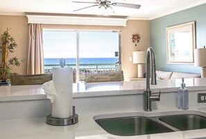 Interior - Pelican Isle 116🌊Gulf Front🏖️Beach Service (Fort Walton Beach)