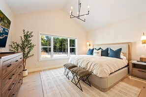 4 Schlafzimmer, Schreibtisch, Bügeleisen/Bügelbrett, Reisekinderbett