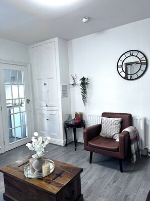 Smart TV - Feel at Home away from Home


Walking distance to the City and train station (Nottingham)